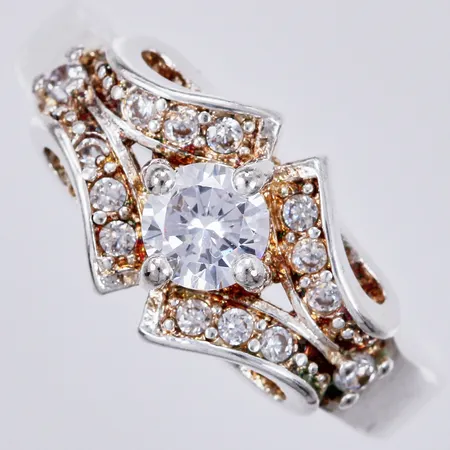 Ring med vita stenar, stl: 18, bredd: ca 2-9mm, 925/1000, silver Vikt: 3,8 g