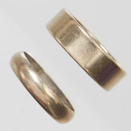 Två ringar, vitguld, gravyrer, behov av omrodering, 18K Vikt: 11,3 g