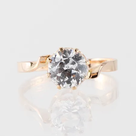 Ring med sten, stämplad Finland, storlek 16 mm, bredd 1.7-7.3 mm, 18k. Vikt: 1,7 g