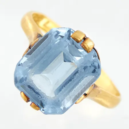 Ring med blå sten,stl 16½,bredd: 2-13mm, skev, bucklig, 23K Vikt: 4,5 g