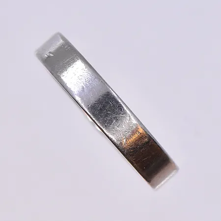 Ring, Schalins, stl 17¾, bredd 4 mm, vitguld, 18K. Vikt: 6,8 g