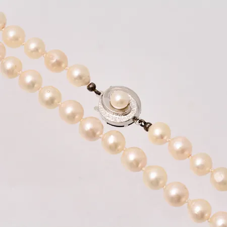 Pärlcollier med lås i silver, 84cm, bredd 7,9mm, odlade pärlor. Vikt: 0 g