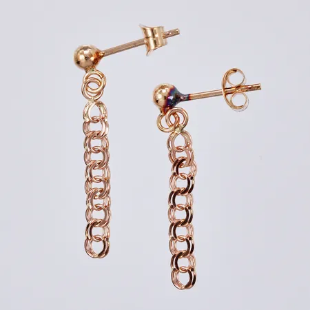 Ett par örhängen Bismarck, längd: ca 2,5cm, bredd: ca 3mm, 18K Vikt: 1,1 g