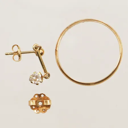 Ring, udda örhänge, snurrebuss, sten, gravyr, 18K Vikt: 3,4 g