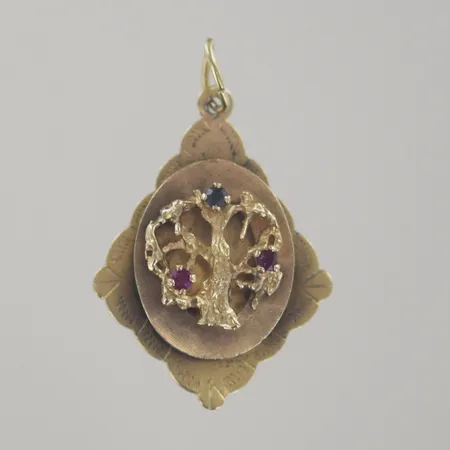 Hänge med stenar, längd 38 cm, bredd 2,5 cm, graverad, 14K Vikt: 5,1 g