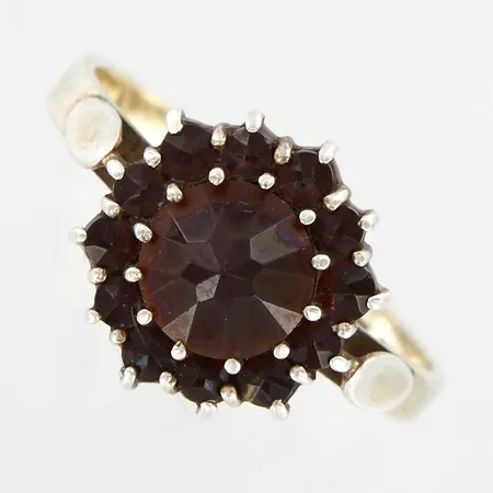 Ring med granater, stl17¾, bredd: 2-11mm, silver 925/1000 Vikt: 2,7 g