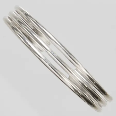 Armring, ca 60 x 45mm, längd ca 15cm, bredd 8,5-11mm, GHA, 925/1000 silver Vikt: 13,3 g