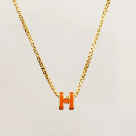 Kedja Venezia, längd 42cm, bredd 2,2mm, integrerat hänge med orange emalj, Thaiguld, 2 Slung, 23K Vikt: 7,6 g