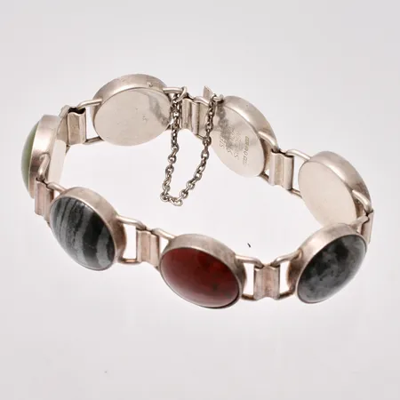 Armband i silver, 18cm, bredd 19,2mm, 925/1000, 7st olika bergarter, tillverkad av Stenlya, år 1970, vikt 50,86g.