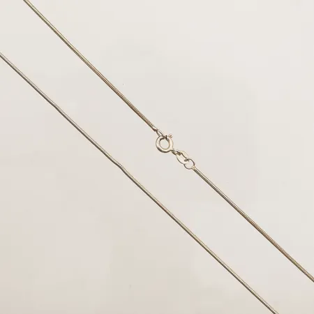 Kedja ormlänk, längd 42cm, bredd 1,2mm, skev länk, 925/1000 silver Vikt: 4,5 g