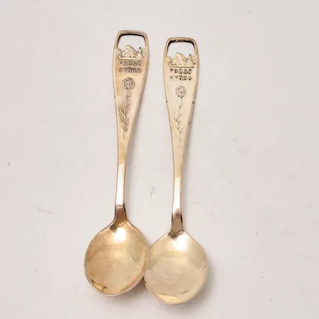 2st skedar i silver, modell Frösö kyrka, 830/1000, personlig gravyr, vikt 20,81g.