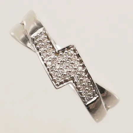 Ring, diamanter ca 40x ca0,005ct, stl 17, bredd 5,7mm, vitguld, GHA, 18K  Vikt: 3,7 g