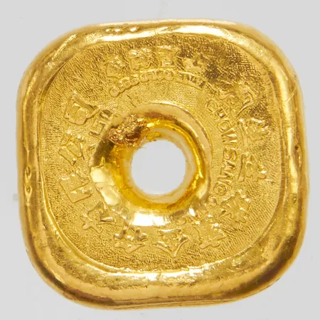 Guldtacka, ca 18x18x4mm, Chow Sang Sang, borrhål, 24K Vikt: 18,7 g