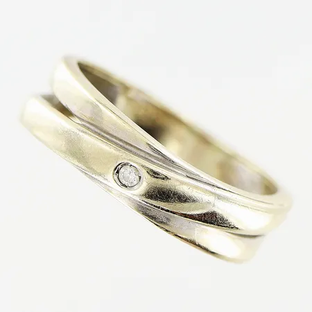 Ring, diamant ca 0,02ct, stl 17½, bredd 3,5-5,5mm, vitguld, i behov av rodiering, 18K Vikt: 4,2 g