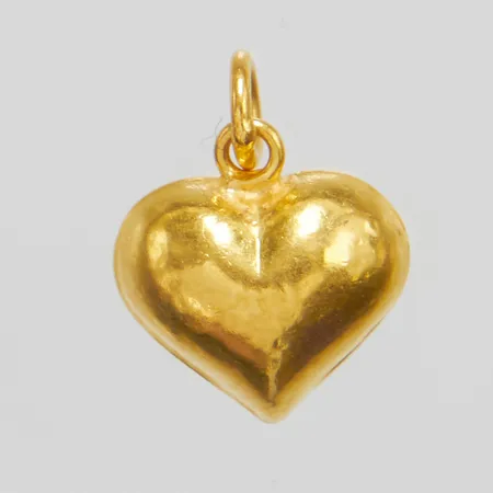 Hänge hjärta, längd ca 12mm, bredd 9mm, ostämplad, 23K Vikt: 0,6 g
