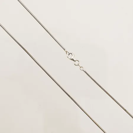 Kedja Ormlänk, längd 42cm, bredd 1,2mm, lätt skev länk, 925/1000 silver Vikt: 4,8 g