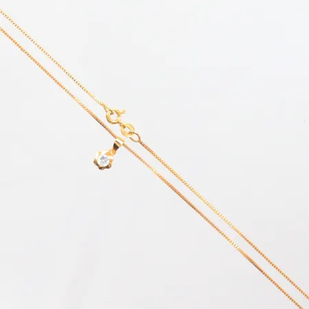 Kedja  Venezia,  längd 37,5cm bredd 0,9mm, hänge vit sten 1cm, 18k Vikt: 2,8 g