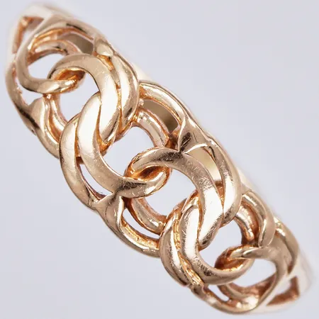 Ring Bismarck, sl: 18 ½, bredd ca 2-7mm, SGP, årsstämpel saknas, 18K Vikt: 1,9 g