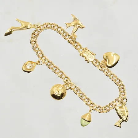 Armband Bismarck med 7 berlocker, längd 17½ cm, länkens bredd 5 mm, 18K. Vikt: 13,9 g