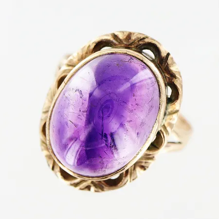 Ring, lila sten, stl 16¾, bredd 2-19mm, 8K. Bruttovikt 3,9gram.  Vikt: 3,9 g