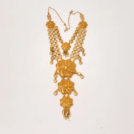 Collier i 18K guld, 48cm, bredd 1,7-10mm, hänger 20cm mitt fram, vikt 67,71g.