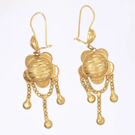 Ett par örhängen, höjd 60mm, mindre bucklor, 21K Vikt: 7,5 g