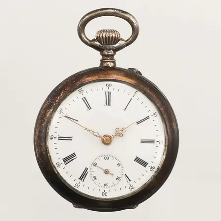 Mormorsur, boett i silver S800, manuell, 36mm, boettnr 80577, liten sekundvisare, repig, gravyr, bruttovikt 33,4g, klockkedja i gulmetall.