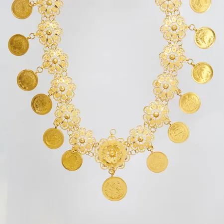 Collier med myntliknande föremål, 20st ¼ Pahlav, Ø16,5mm, 1st ½ Pahlav Ø19,0mm, längd 52cm, bredd: 45-59mm, saknar lås, 18K/21K, bruttovikt: 95,7g Vikt: 0 g