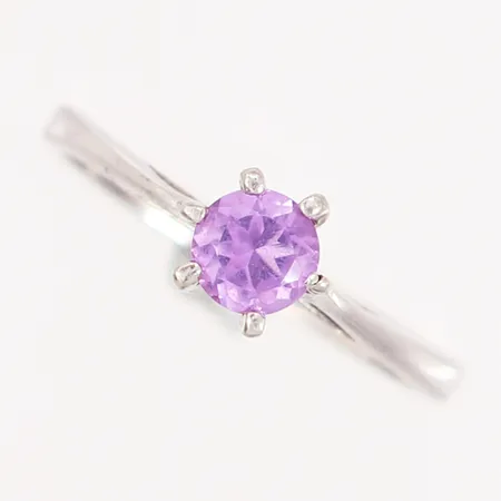Ring med lila sten, stl 17, bredd: 2-6mm, silver 925/1000 Vikt: 1,9 g