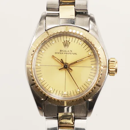 Damur Rolex Oyster Perpetual, stål/guld, automatisk, 25mm, refnr 6724, serienr 4227584, Cal 2030, verknr 14835, boettnr 6719, armband Oyster stål/guld ca 15,5cm, viklås, repigt plexiglas, boett och länk, skadad urtavla och visare, inga tillbehör. 