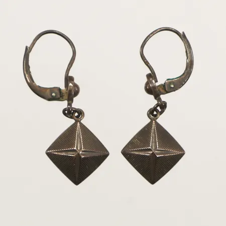 Ett par örhängen, längd 31mm, bredd 12,5mm, 835/1000 silver Vikt: 3 g