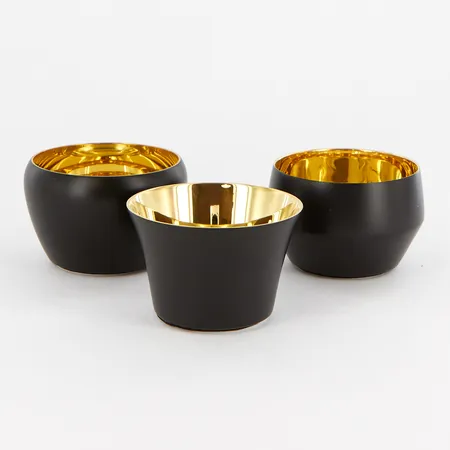 Tre Värmeljushållare, Skultuna, Kin Votives, höjd ca 4cm, mässing och svart, originalask Vikt: 0 g