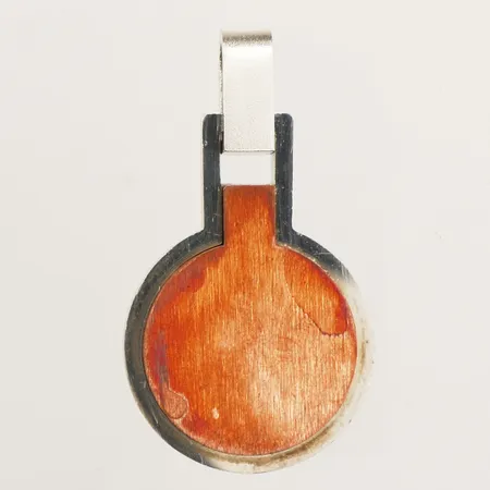 Hänge, Stora 700 1988, Glenn Roll för G Dahlgren & Co Malmö, längd 44mm, bredd Ø25mm, koppar, 925/1000 silver Vikt: 25,8 g