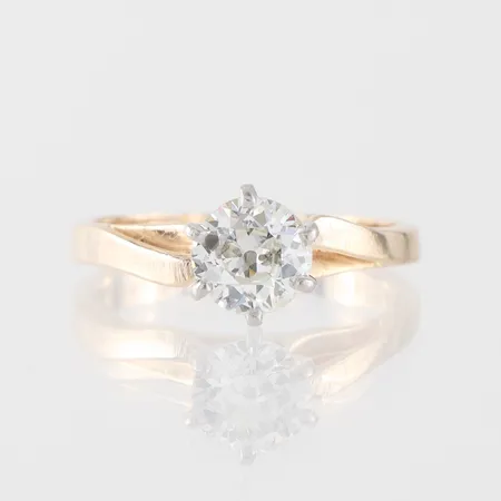 Ring med  gammalslipad diamant ca 1ct ca wp, stl ca 16¾mm, bredd skena 2,3mm, 18k . Vikt: 3,6 g