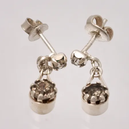  1par örhängen i silver, mått 5,8x18,5mm, 2par olik färgade stenar, 835/1000, vikt 1,89g.