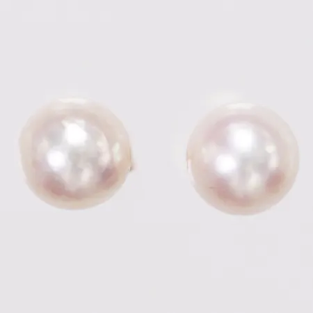 Ett par örhängen, odlade pärlor, Ø7mm, Guldfynd, 18K Vikt: 1,6 g