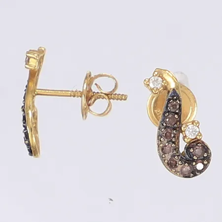 Ett par örhängen med bruna samt vita stenar, 16x7mm, skruvlås, 21K Vikt: 3 g