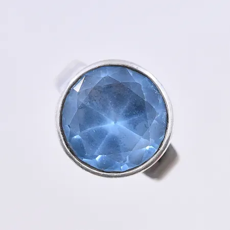 Ring med blå sten, stl 20, bredd skena 3-7 mm, silver 830/1000. Vikt: 10,5 g