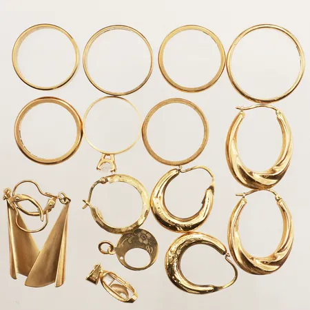 Diverse guld, defekt, gravyr, 18K Vikt: 33,9 g