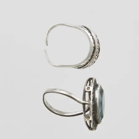 Två ringar, defekta, 830-925/1000 silver Vikt: 6,2 g