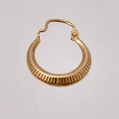 Defekt guld, 18K, vikt 0,7g.