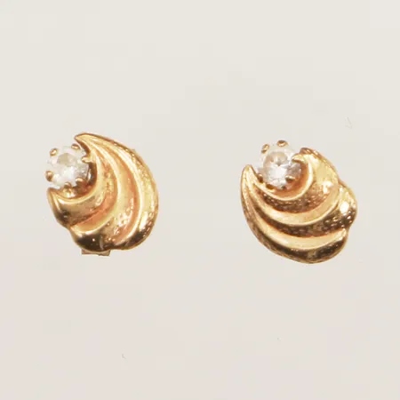 Ett par örhängen med vita stenar, bredd 6mm, 18K  Vikt: 0,6 g