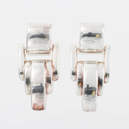 Örhängen paret, höjd ca 6 cm, bredd ca 2.5 cm,silver. Vikt: 14,1 g