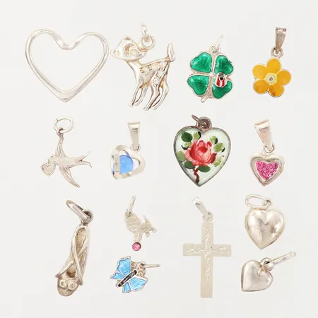 14 Hängen/berlocker i olika utföranden, längsta: 26mm, silver 925/1000 Vikt: 13 g