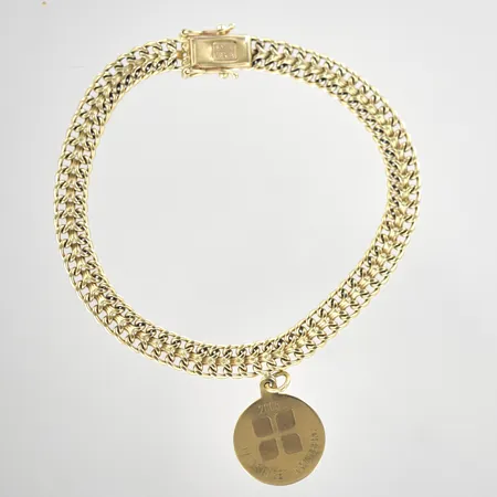 Armband fiskben med berlock, längd 19 cm, bredd 6 mm, graverad, 18K Vikt: 14 g