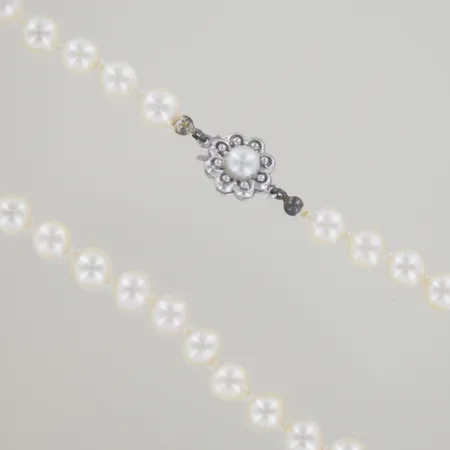 Pärlhalsband sötvatten, längd 72 cm, bredd 3 mm, silver 925/1000 Vikt: 34,4 g