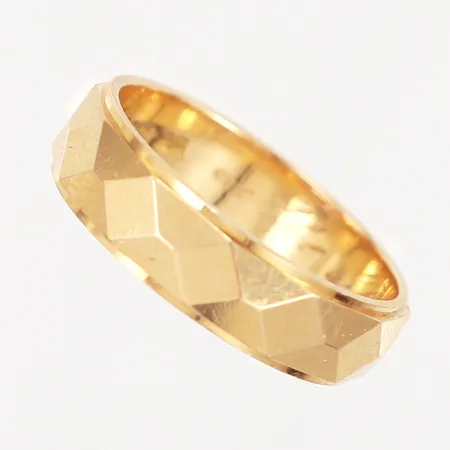 Ring mönstrad, stl 18¼, bredd: 5,5mm, gravyr, 18K Vikt: 6,1 g