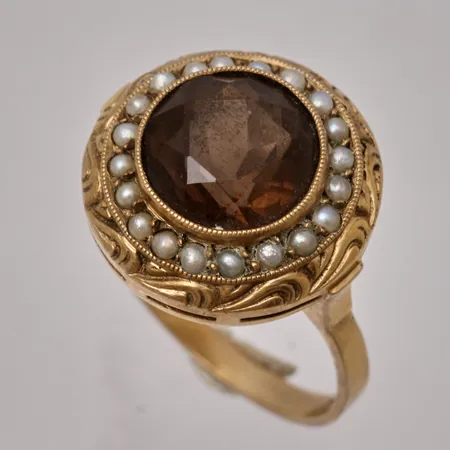 Ring i förgyllt silver, stl 18, bredd 2,2-16,4mm, 1st Rökfärgad sten, mått Ø9,5mm, 20st småpärlor, 830/1000, vikt 4,35g.