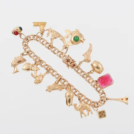 Armband Bismarck med 15 st berlocker, längd ca 18 cm, bredd 5.2 mm,18k. Vikt: 27,8 g