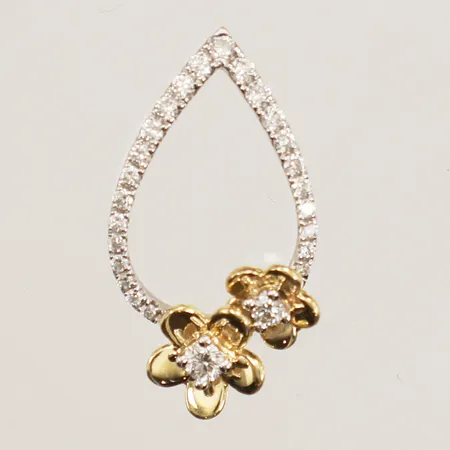 Hänge med diamanter 2x ca 0,02-0,04ct, 24x ca 0,005ct, längd 22mm, bredd 11,6mm, tväfärgat, 18K  Vikt: 1,8 g